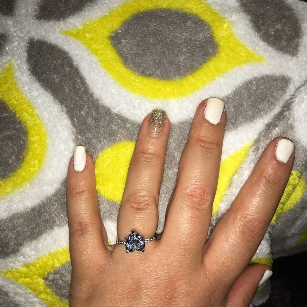 Silver white sapphire heart ring - Picture 7 of 7